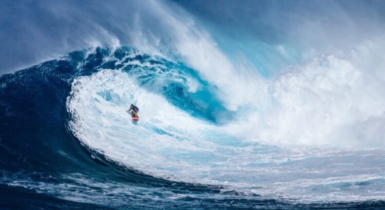 Surfer auf großer Welle